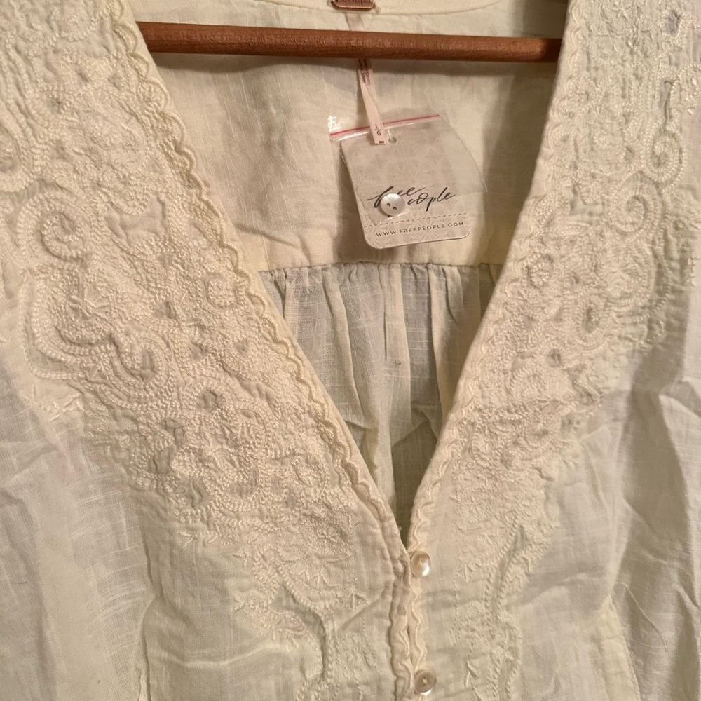 NWT Free People Laurie Embroidered Blouse In Bones Medium - Picture 5 of 7
